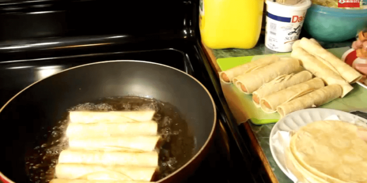 Tacos Dorados, con Salchichas | Casayfamiliatv