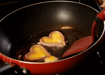 Salchichas con Huevos | En Forma de Corazon | Casayfamiliatv