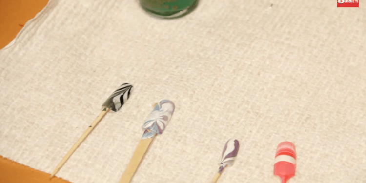 Uñas Decoradas Marmoleadas en Agua