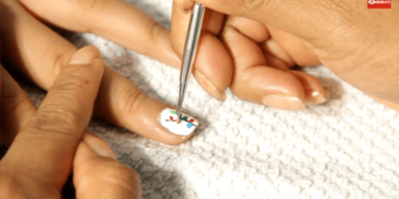 Uñas Decoradas con Luces Navideñas – Diseño de Uñas # 10