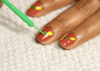 Uñas Decoradas con Rombos Amarillo y Verde