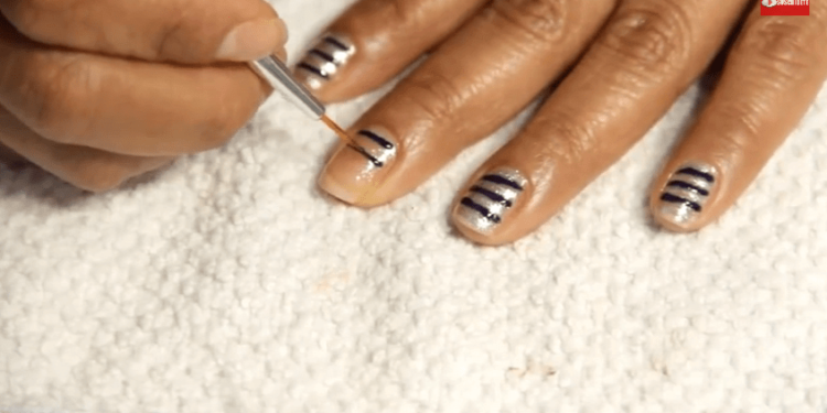 Uñas Decoradas con Lineas Azul y Plata | Casayfamiliatv