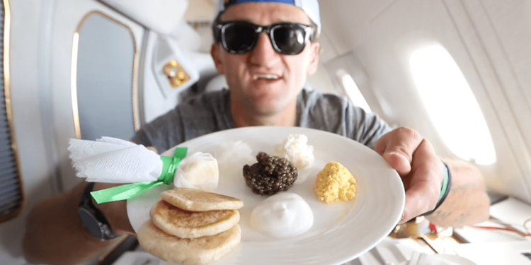 Así es dentro de un avión de primera clase, por  $21,000 USD,  de Dubai a New York