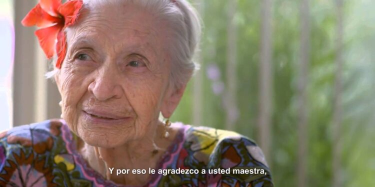 Termina su secundaria a sus 93 años - Recetas en Casayfamiliatv Termina su secundaria a sus 93 años
