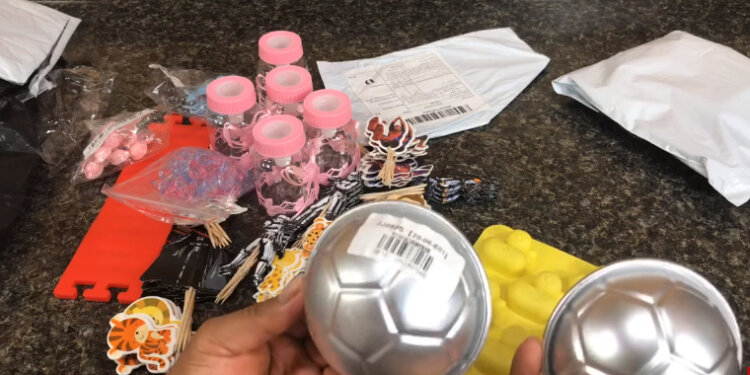 Compras de  figuritas y Moldecitos para Gelatinas o Postres