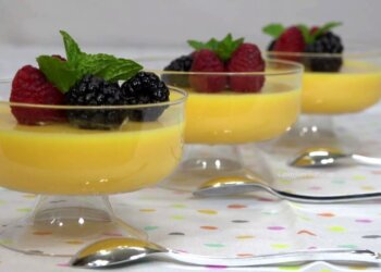 Gelatinas de Rompope con Moras | Recetas en Casayfamiliatv