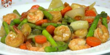 Receta Facil Salteado de Camarones con Esparragos | Receta en Casayfamiliatv