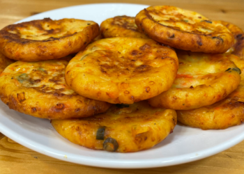 RECETA DE PAPAS FÁCIL Y ECONÓMICA: ¡Deliciosa con Solo 2 PAPAS, 1 HUEVO y 1 ZANAHORIA!