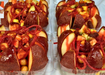 Manzanas Locas con Chamoy y Frutas – El Postre Perfecto para Vender desde Casa